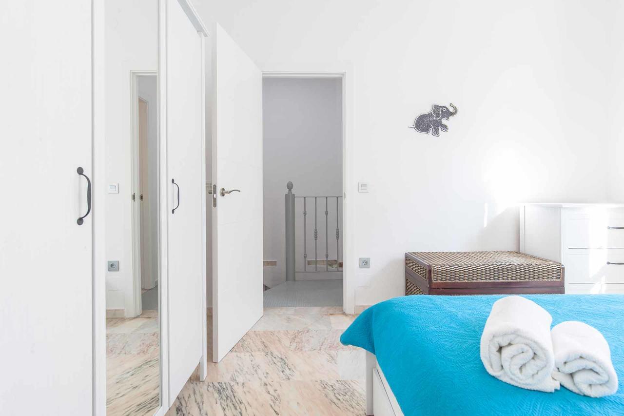 Maravilloso Duplex En Escoberos Seville